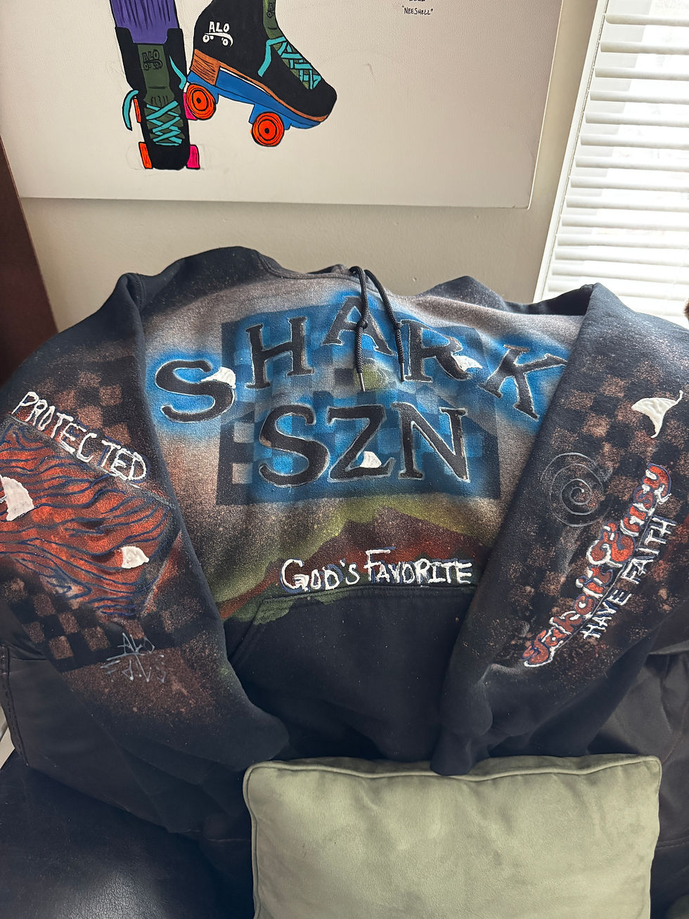 Thumbnail: SHARK SZN HOODIEZ