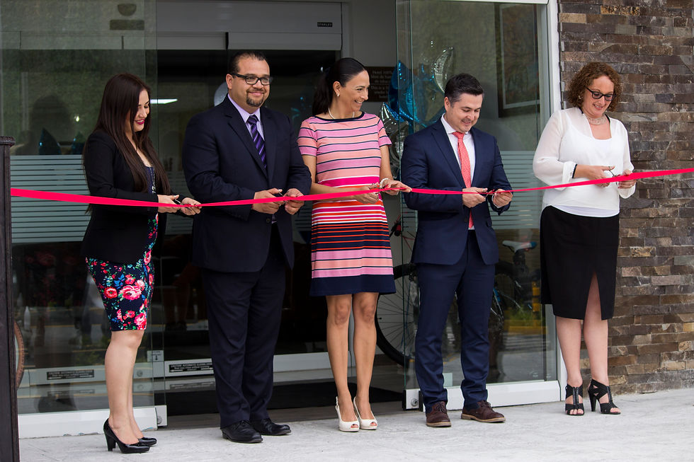 De izquierda a derecha: Lic. Adrián Jaimes, Gerente General del hotel Candlewood Suites Querétaro Juriquilla, Lic. Esther Carboney Echave, Titular de la Oficina de Turismo Municipal y Asuntos Internacionales; Lic. David Ríos, Director de Ventas de IHG en México, América Latina y el Caribe, Lic. Aurora Aguilar Acuña, Coordinadora de Turismo de Reuniones de la Secretaria de Turismo del Estado de Querétaro.