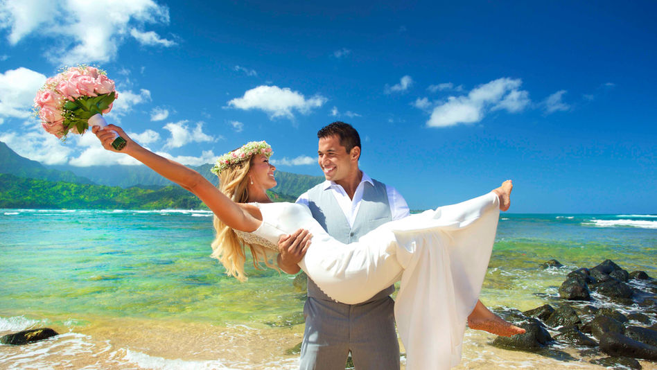 Amor bajo el cielo del Pacífico: la luna de miel que solo Hawái puede contar