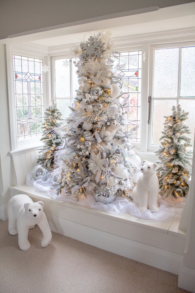 Christmas Stylist Sydney Jake Decorates Magic Tree.jpg