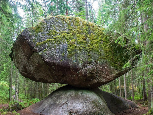 Le rocher de Kummakivi