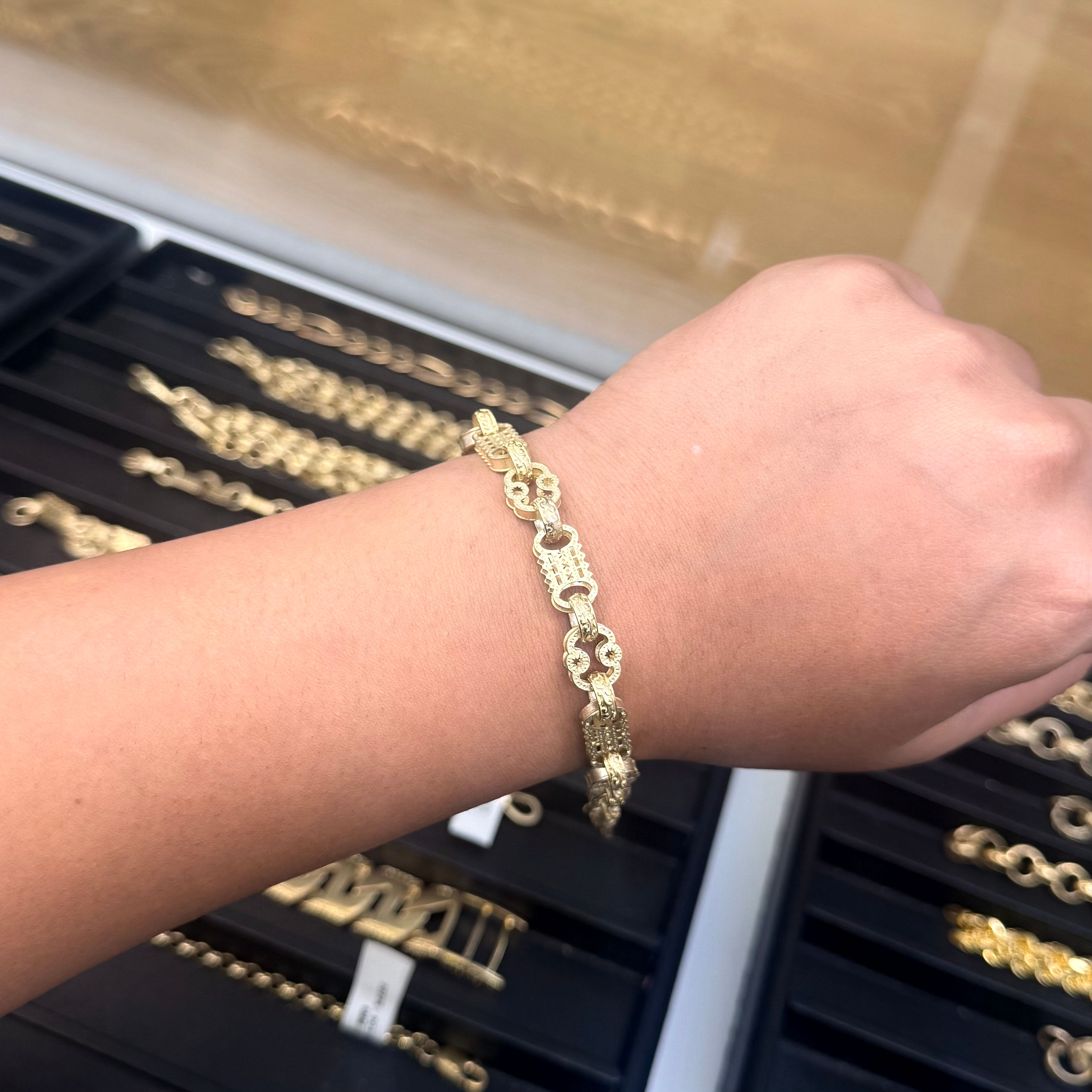 9ct Stars and Bars Bracelet