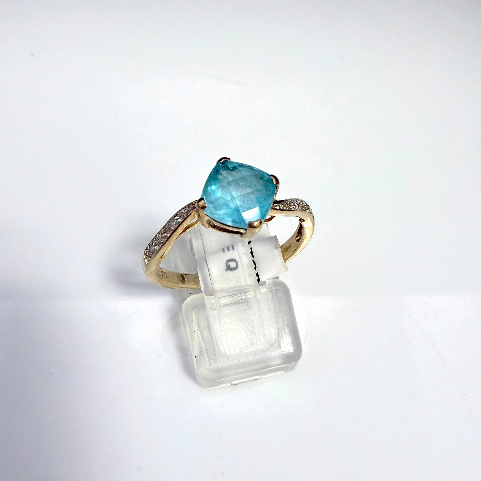 9ct Diamond & Topaz Stone Ring
