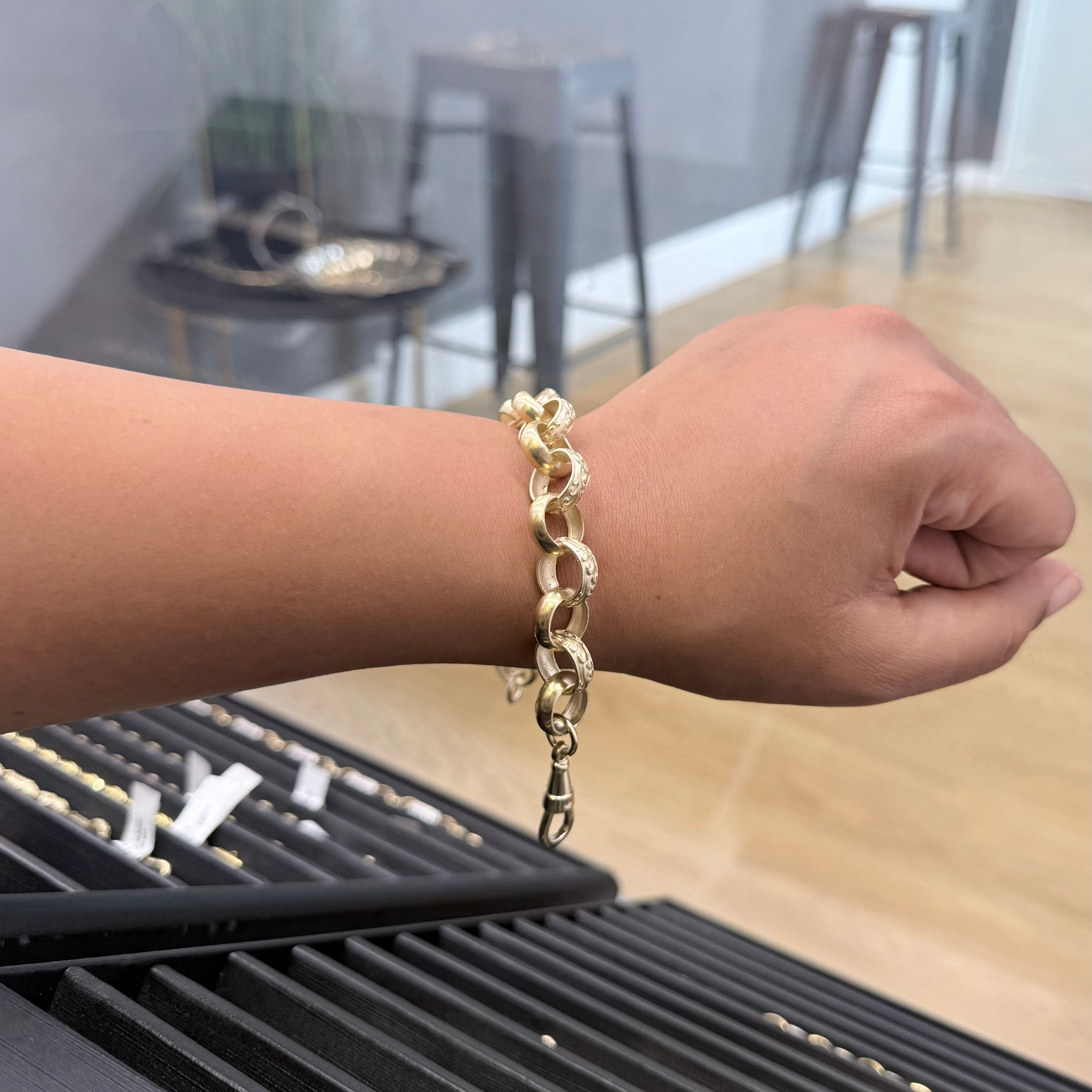 9ct Plain and Patterned Belcher