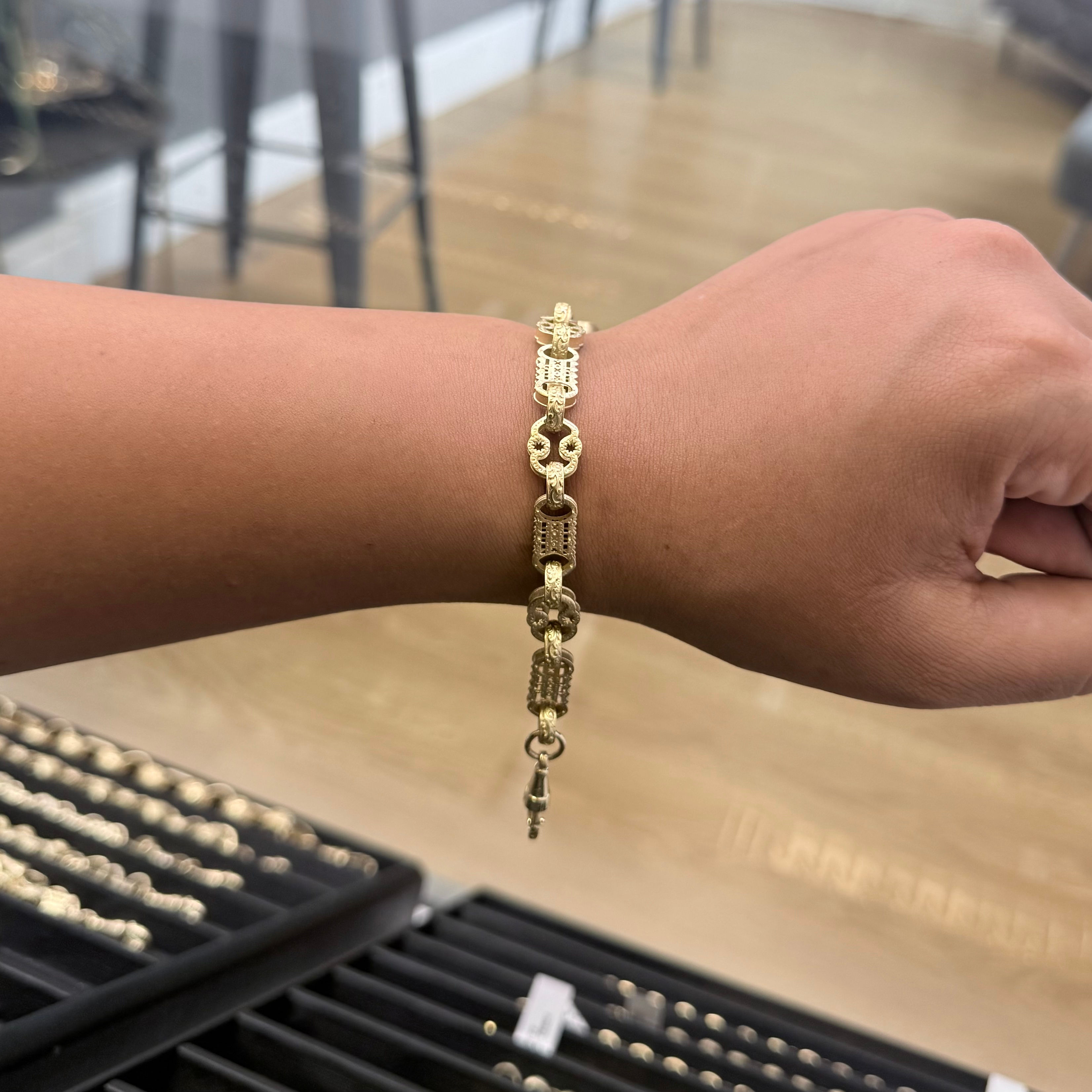 9ct Stars and Bars Bracelet