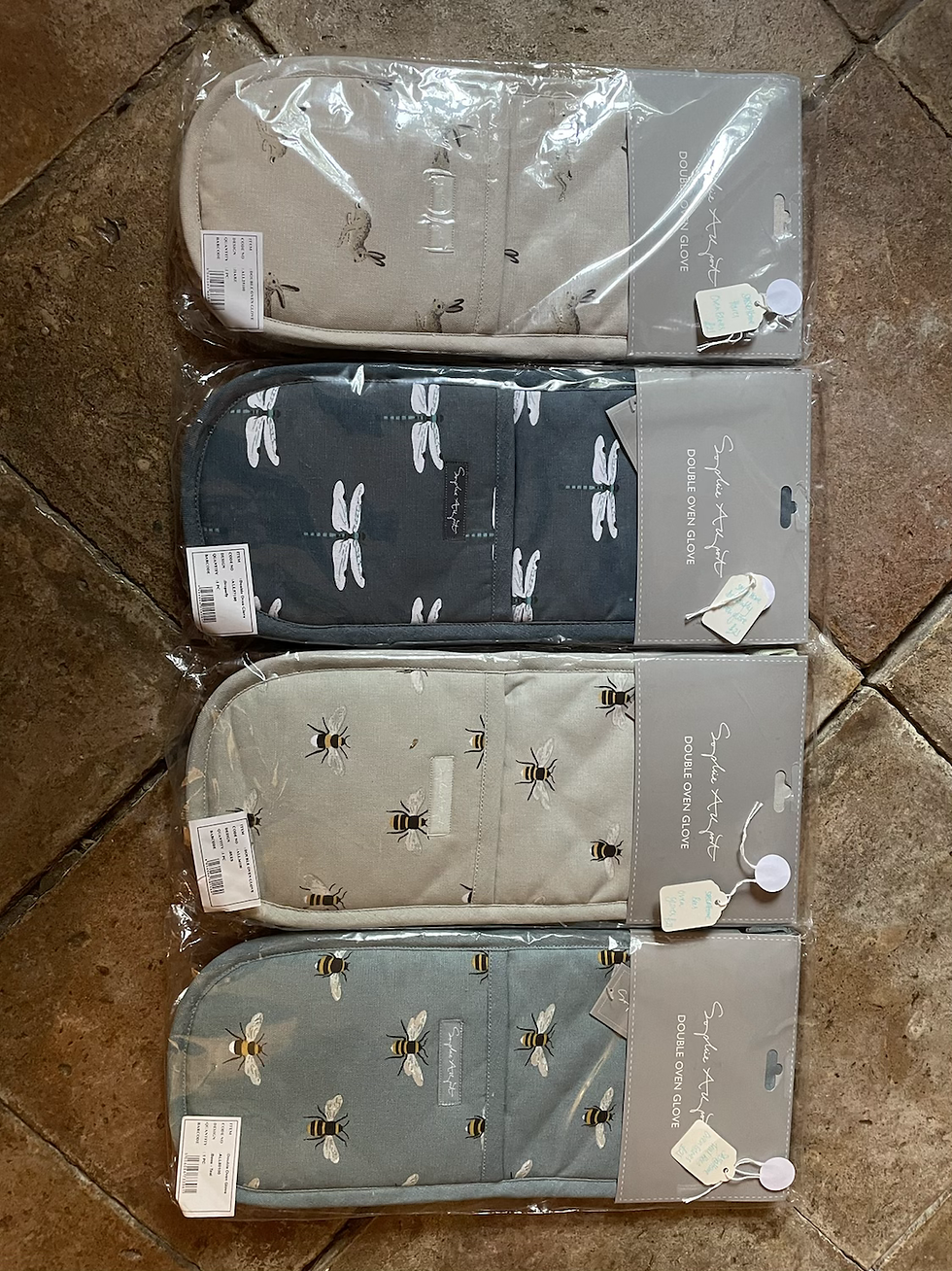 Thumbnail: Sophie Allport double oven gloves