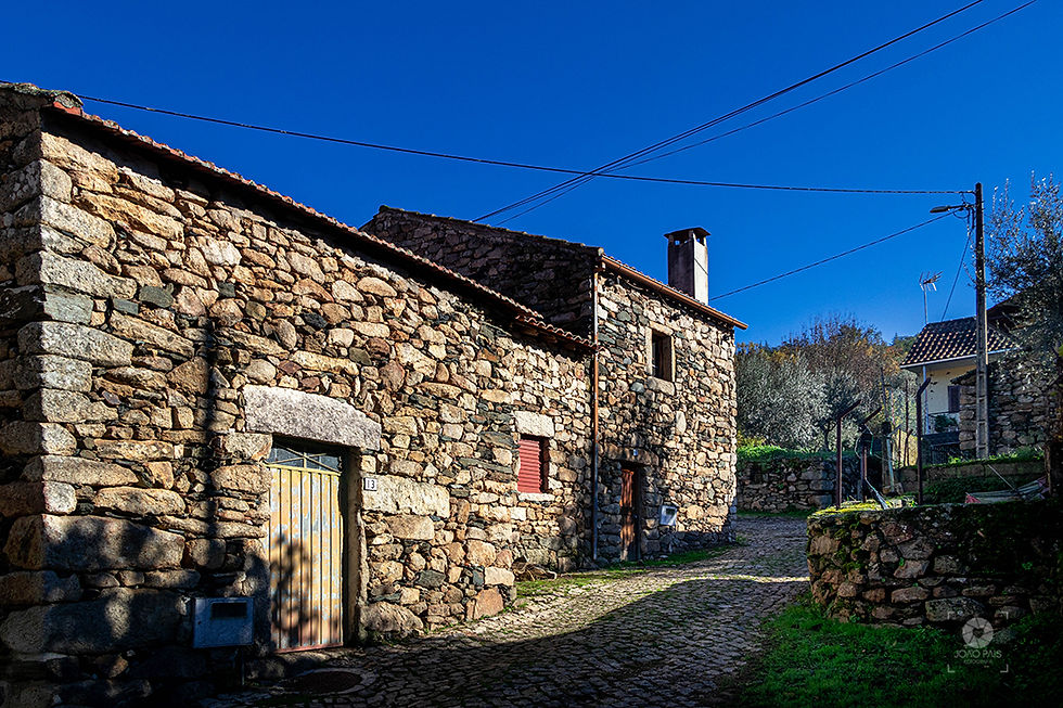 A aldeia preserva as suas casas tradicionais de pedra