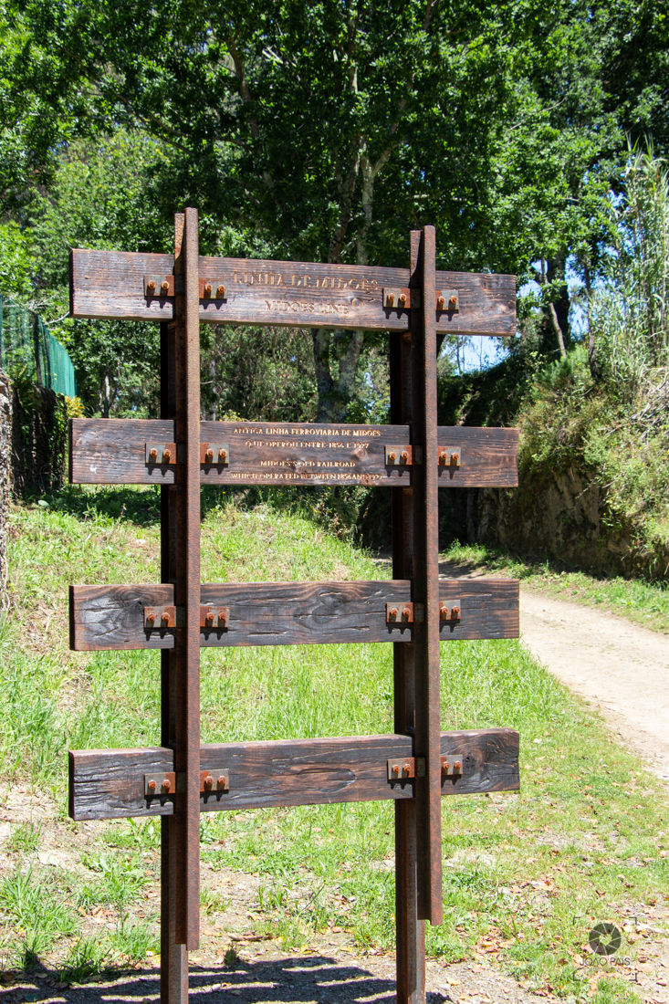 Placa que assinala a antiga Linha de Midões