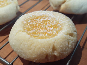 Lemon curd or jam cookies