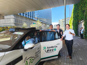 民建聯前往航天城體驗自動駕駛車輛