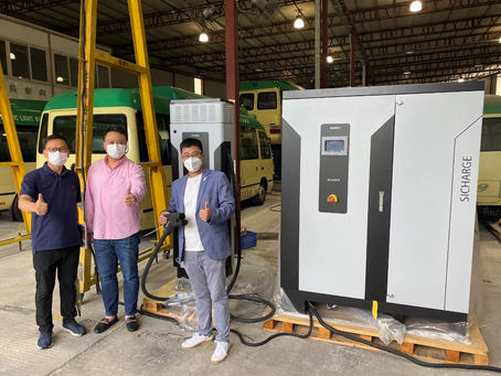 陳恒鑌、顏汶羽及李世榮視察電動小巴及充電設施  倡政府加大力度推動電動公交普及化