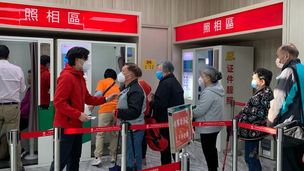 貼心為民，辦理更換回鄉証