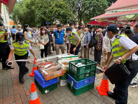 民建聯立法會議員周浩鼎聯同執法部門視察屯門新墟街市