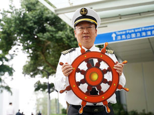 Rock Chen Dresses as a Ship Captain to Promote “Go Global” Platform, Helping Mainland Enterprises Set Sail to Explore Business Opportunities