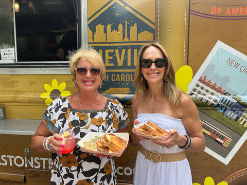 Festivals & Public Events
      A crowd-pleaser at street fairs, markets, and community festivals—serving bold, hearty dishes that keep guests coming back.