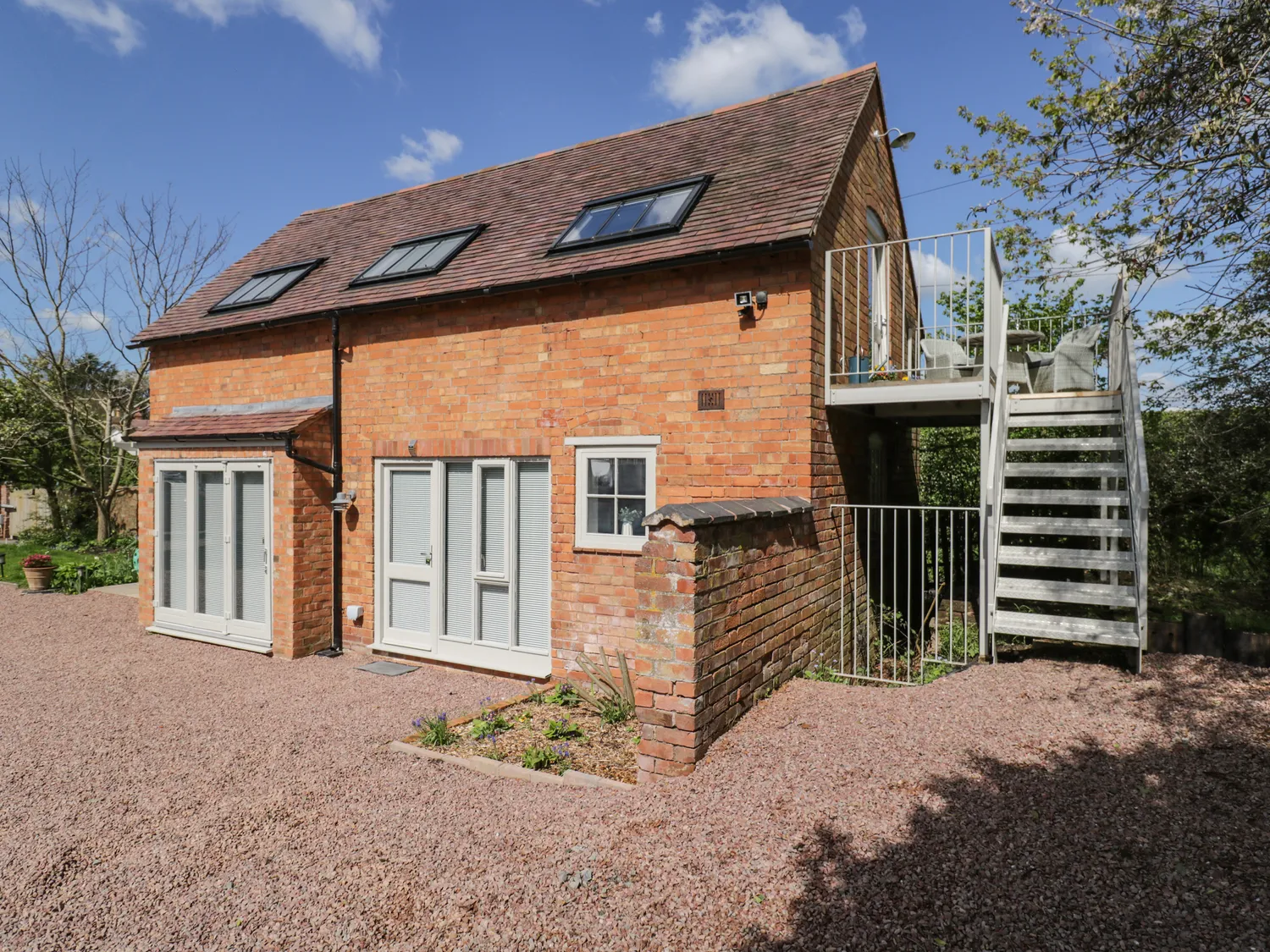 The Upside Down House, GradeII listed holiday home rental