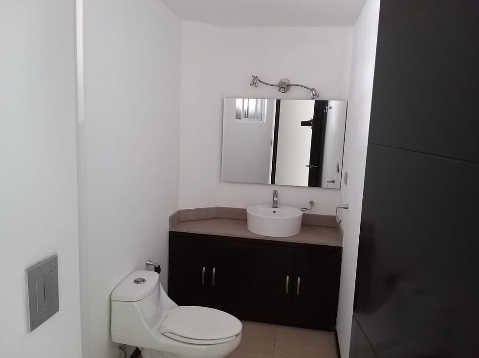 Miniatura: Casa en venta con amplio terreno en Angelopolis