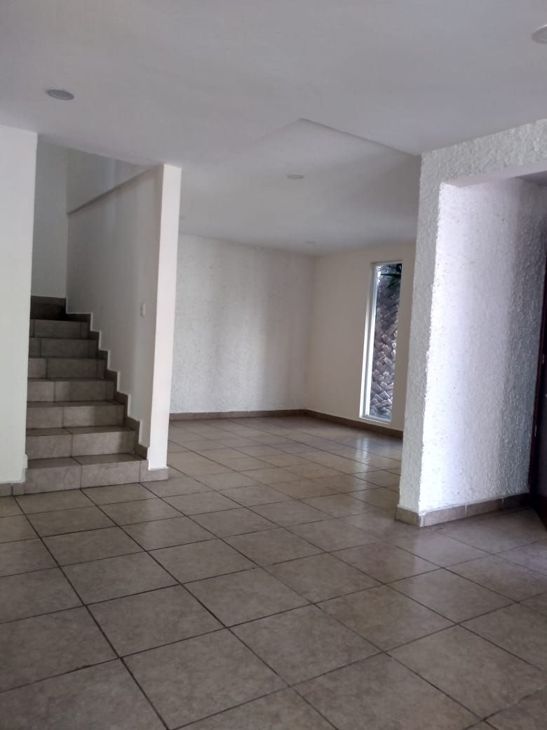 Miniatura: Amplio jardín. Casa en Renta, Camino Real a Cholula