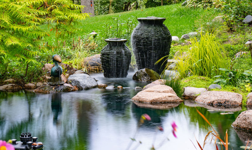 Different size slate urns