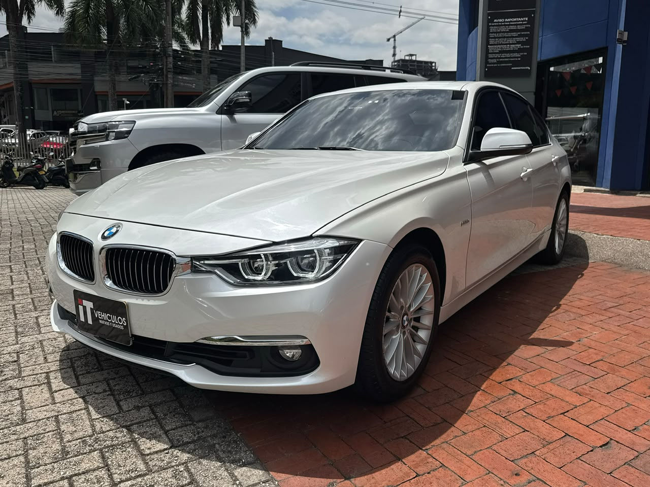 Bmw 320i Luxury Line 2.0T At 2016