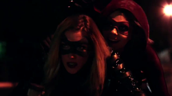Black Canary and Thea in Arrow S4