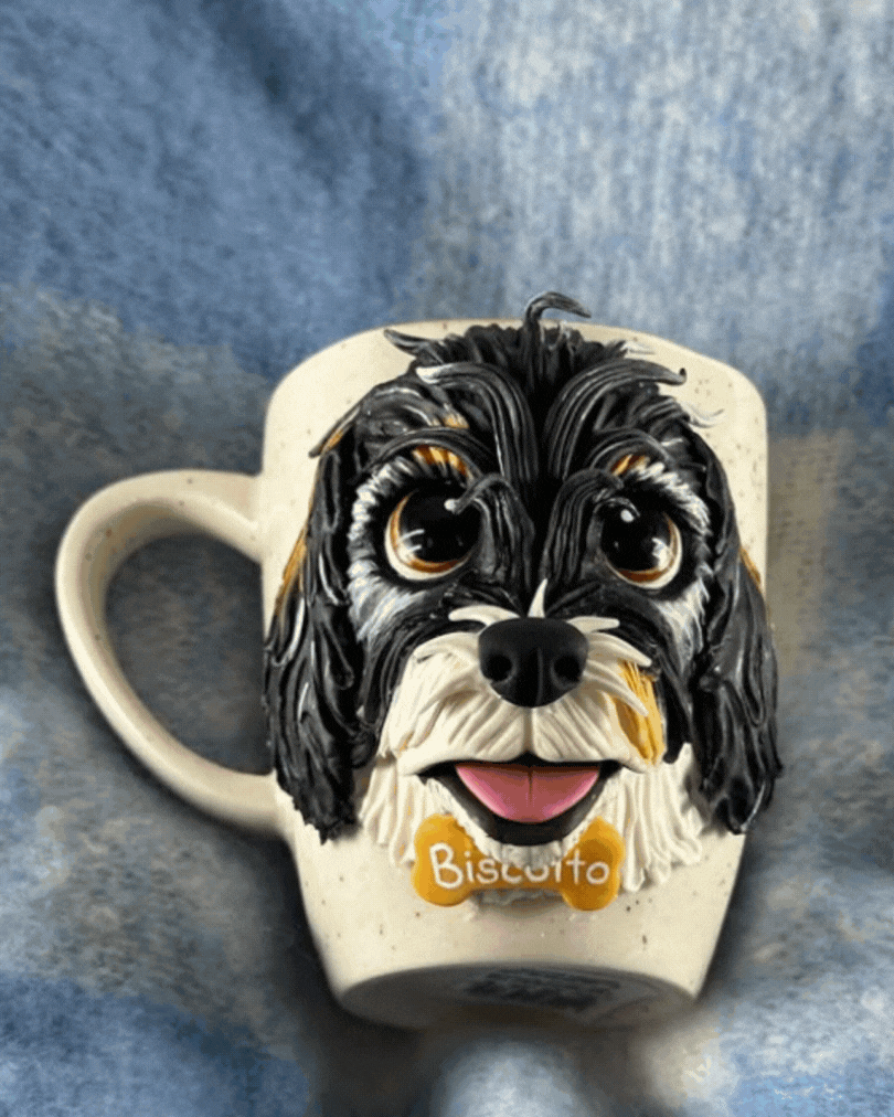 Canecas com modelagem de alunas