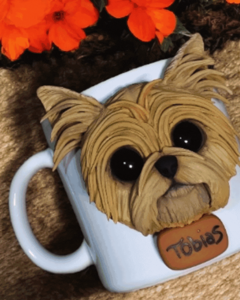 Canecas com modelagem de alunas