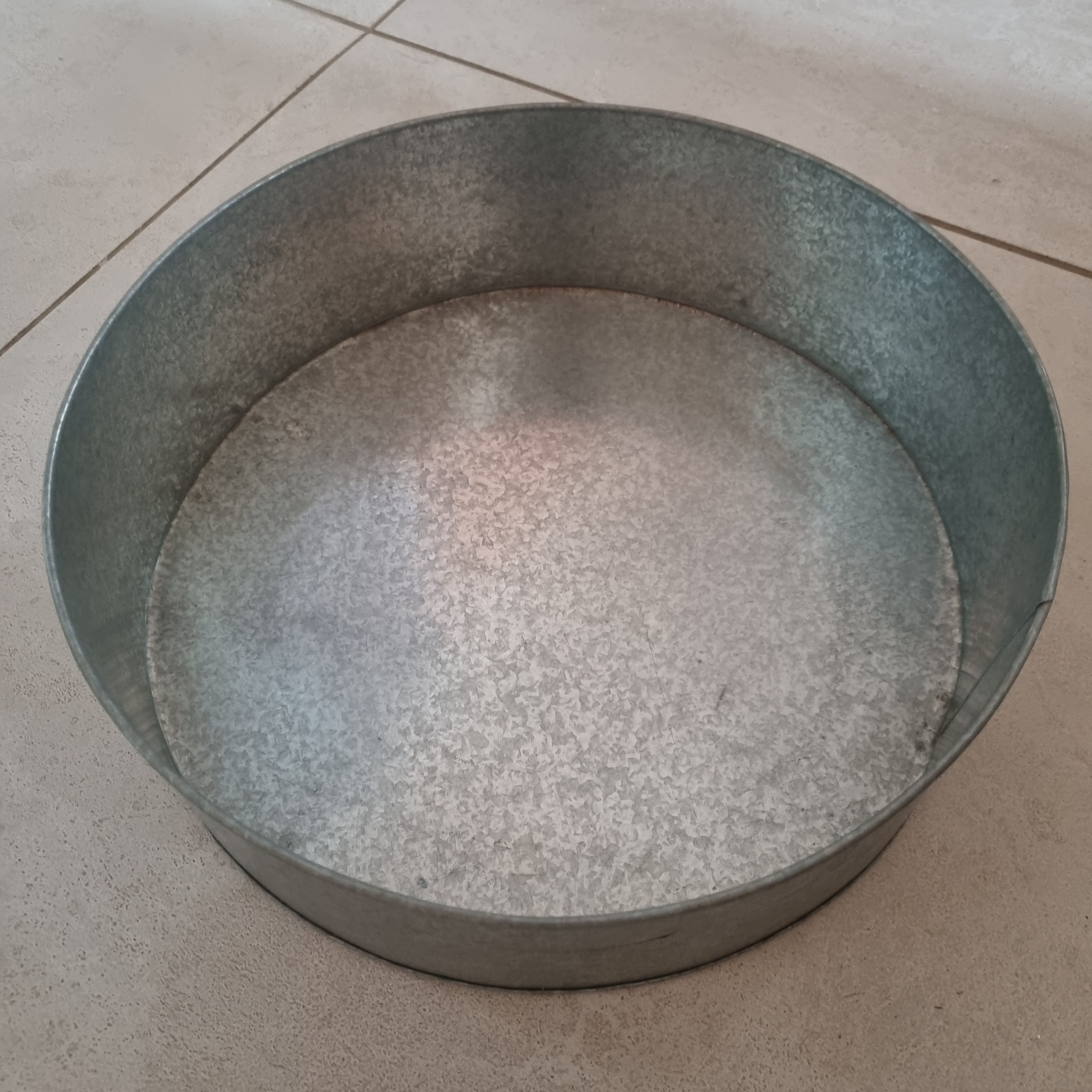 Round baking pan