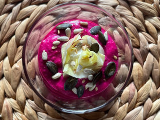 Verrines de mousse de betterave, fromage ail & fines herbes