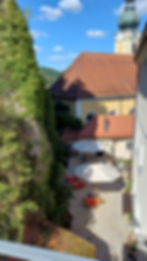 Schlosshof aus der Vogelperspektive