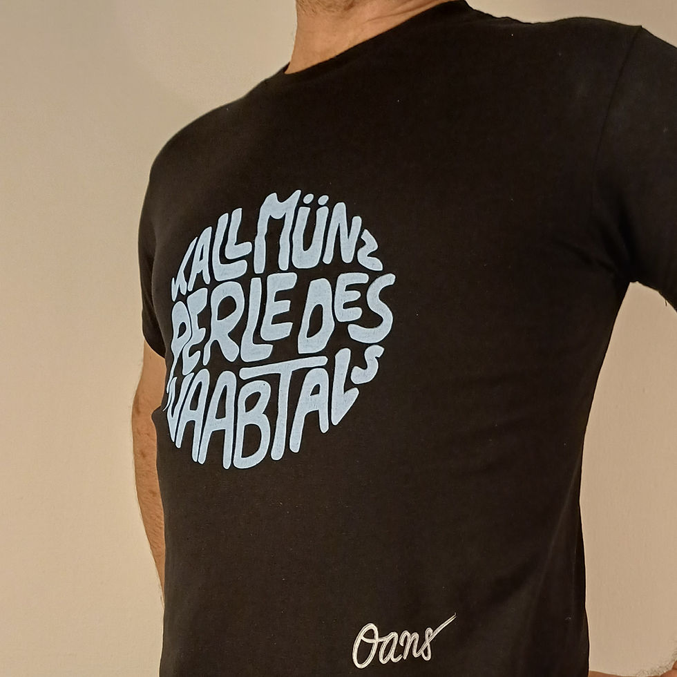 schwarzes Herren-T-Shirt mit blauer Grafik