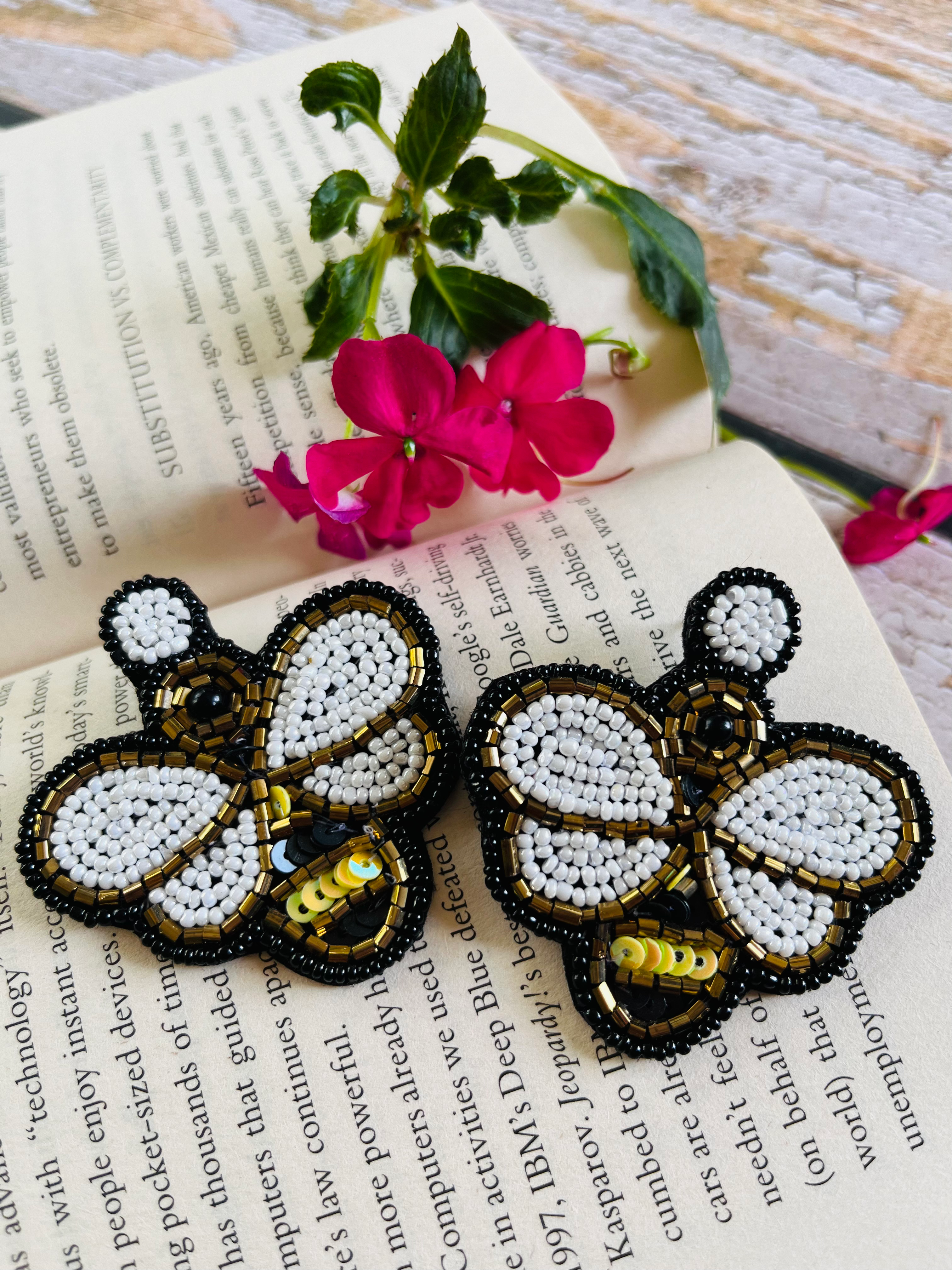 Bee You Beaded Earring