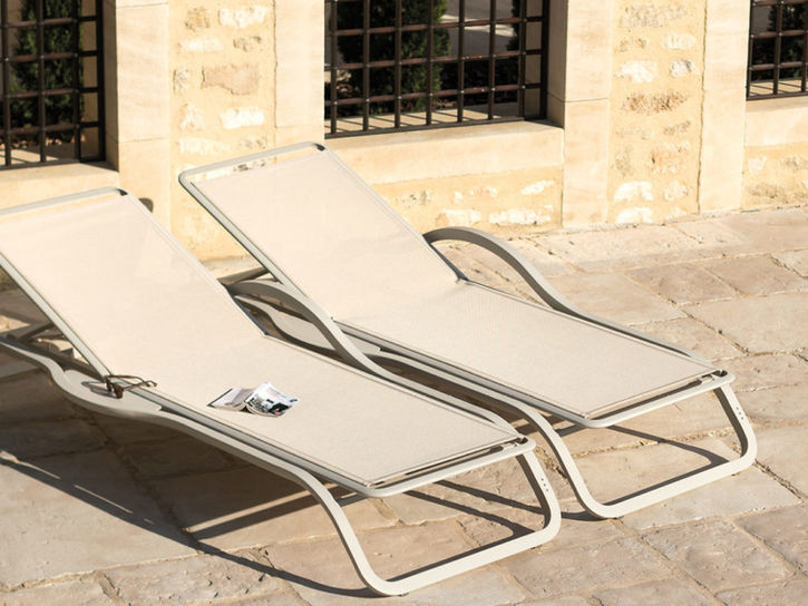 Bain-de-Soleil_accoudoir-tablette-Marumi-1_EGO-Paris-e1559918179167-1600x800.jpg