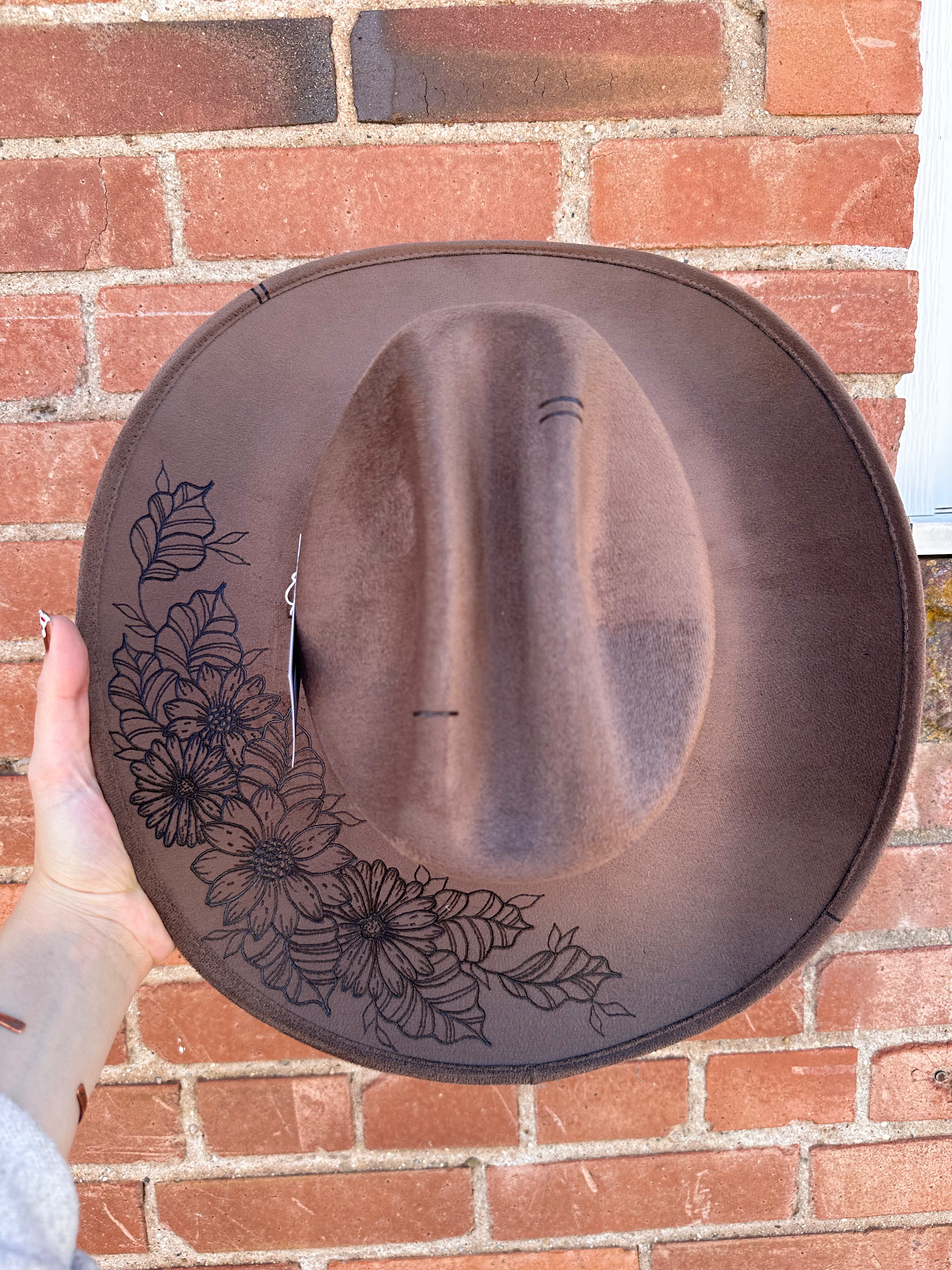 Mocha Angled Cattleman with Sunflowers and Daisies