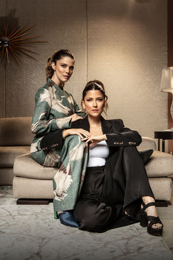 JUANA Y VALENTINA ACOSTA