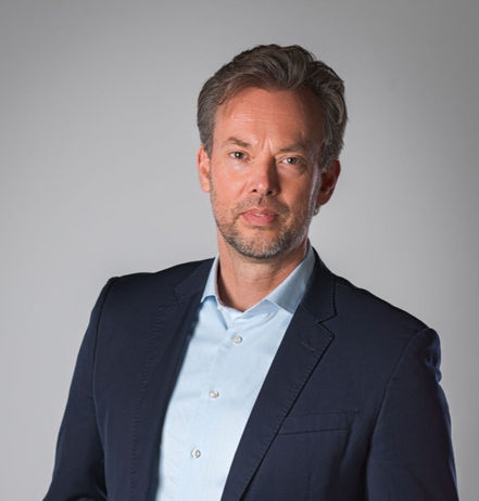 CEO zakelijk portret social media protret met colbert