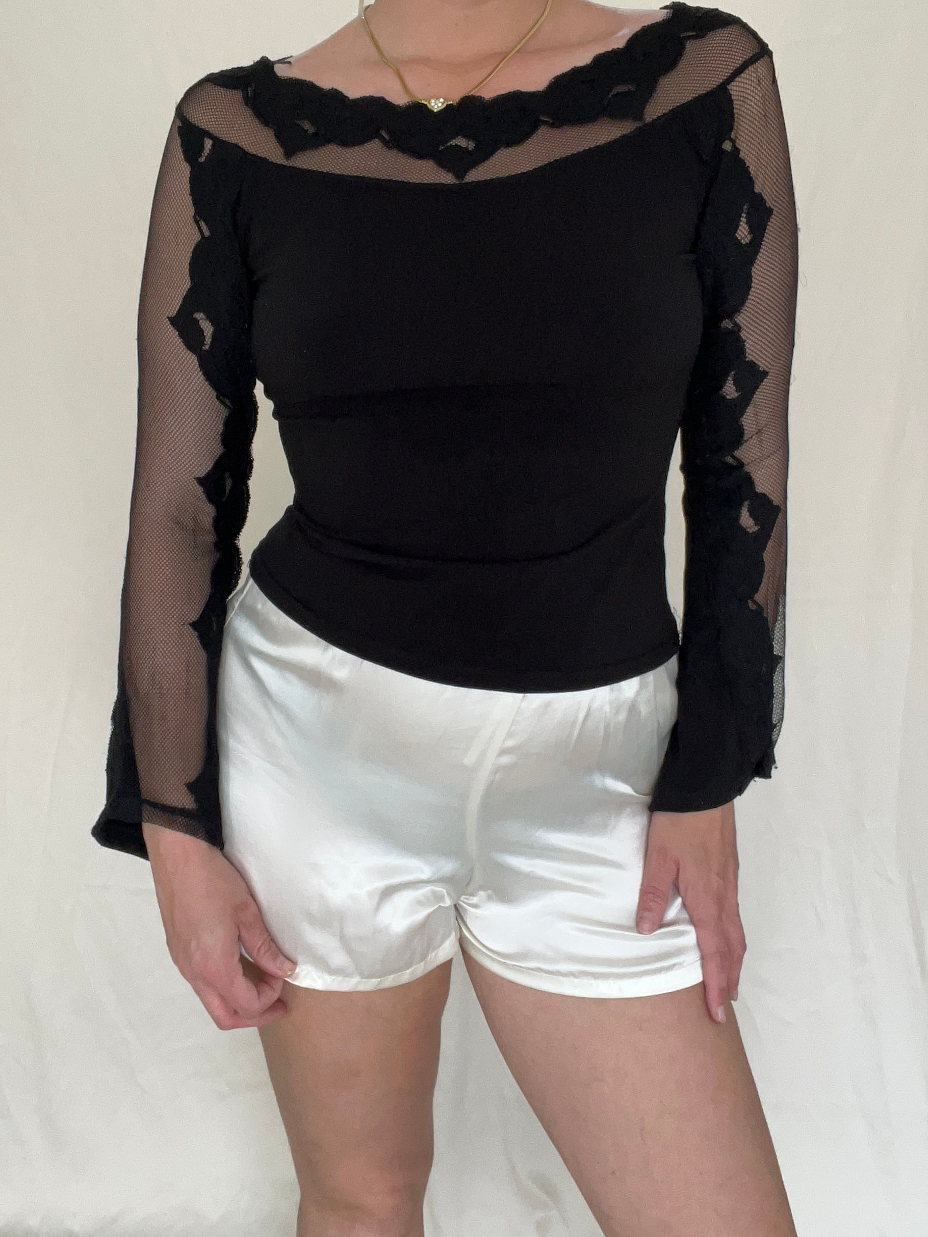 חולצת לייקרה בשילוב תחרה Nina