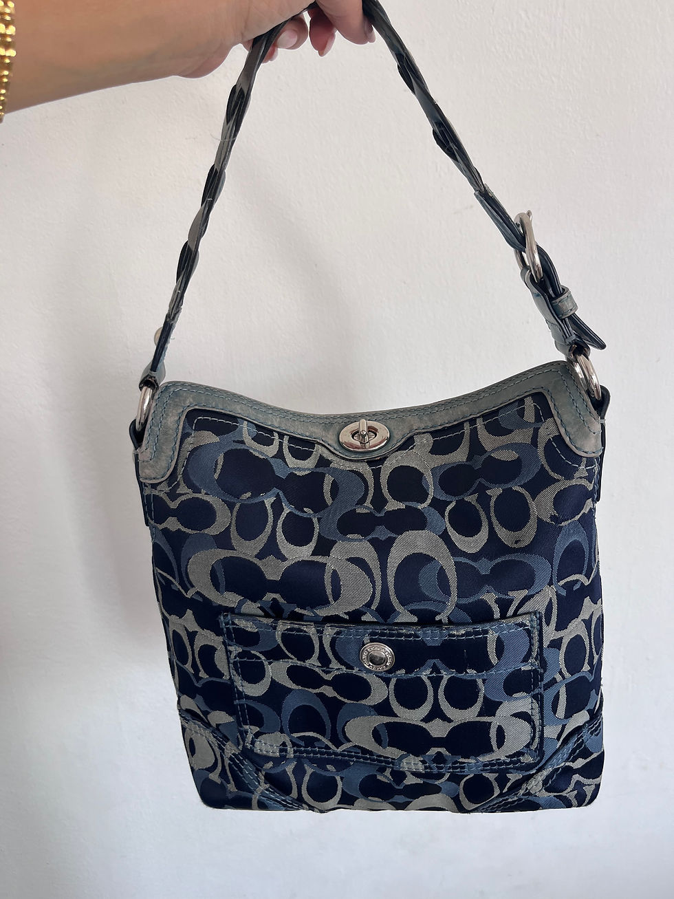 תמונה ממוזערת: Coach Denim look Signature shoulder bag