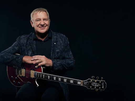 Guitarrista do RUSH, Alex Lifeson lança a nova Epiphone Les Paul Custom em Ruby