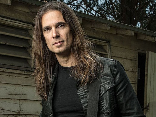 Kiko Loureiro se afasta de turnê do Megadeth por questões familiares e substituto é anunciado