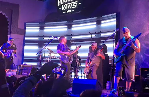 Robert Trujillo se apresenta com o Suicidal Tendencies, na Cidade do México
