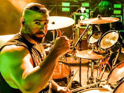 John Dolmayan, do System Of A Down, participa de tarde de autógrafos na Loja Monstra
