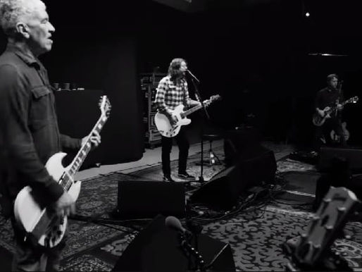 Foo Fighters divulga vídeo oficial de “Under You” ao vivo em ensaio que apresentou Josh Freese