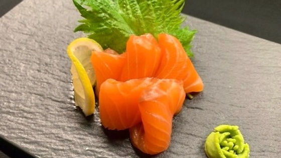 Lachs Sashimi / 鮭 (5 Stk.)