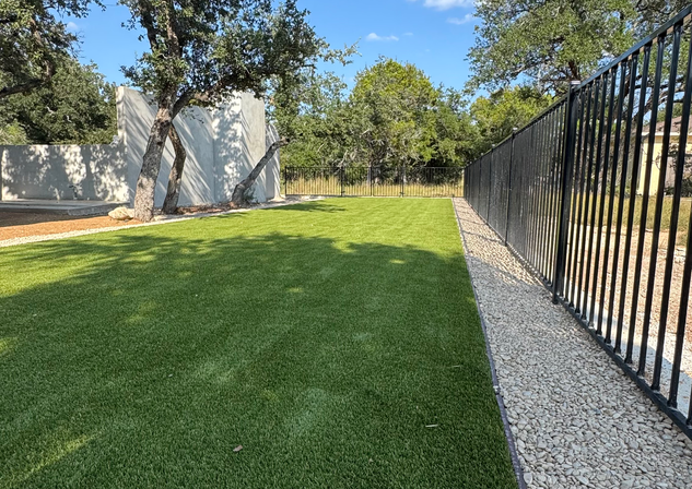 Contemporary Lawn Retreat