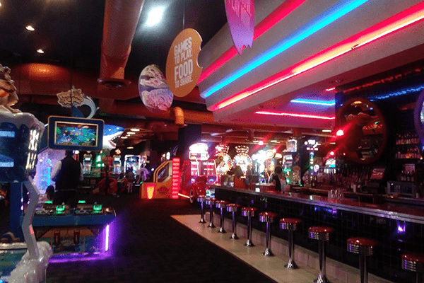 Thumbnail: Palisades Mall – Dave & Busters
