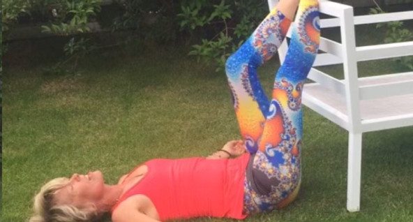 Elleyoga 3_edited.jpg