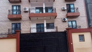 Magnifique immeuble bien placé à vendre à yaoundé au quartier omnisports