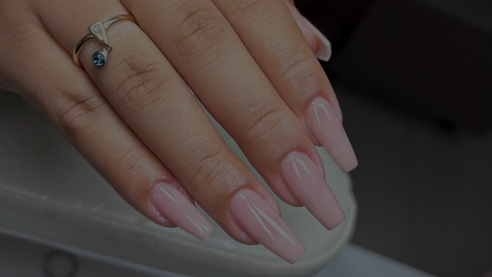 Portfolio Criativo para Nail Designer Moderno Apresentação (1).png