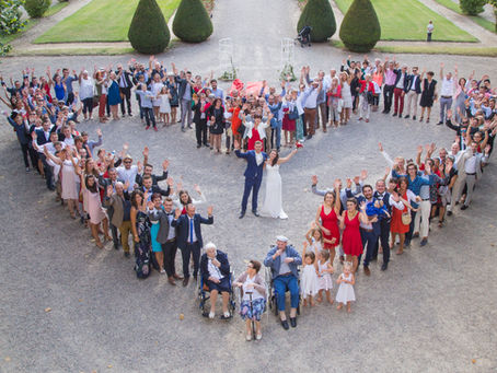 Photo de groupe mariage en forme de coeur